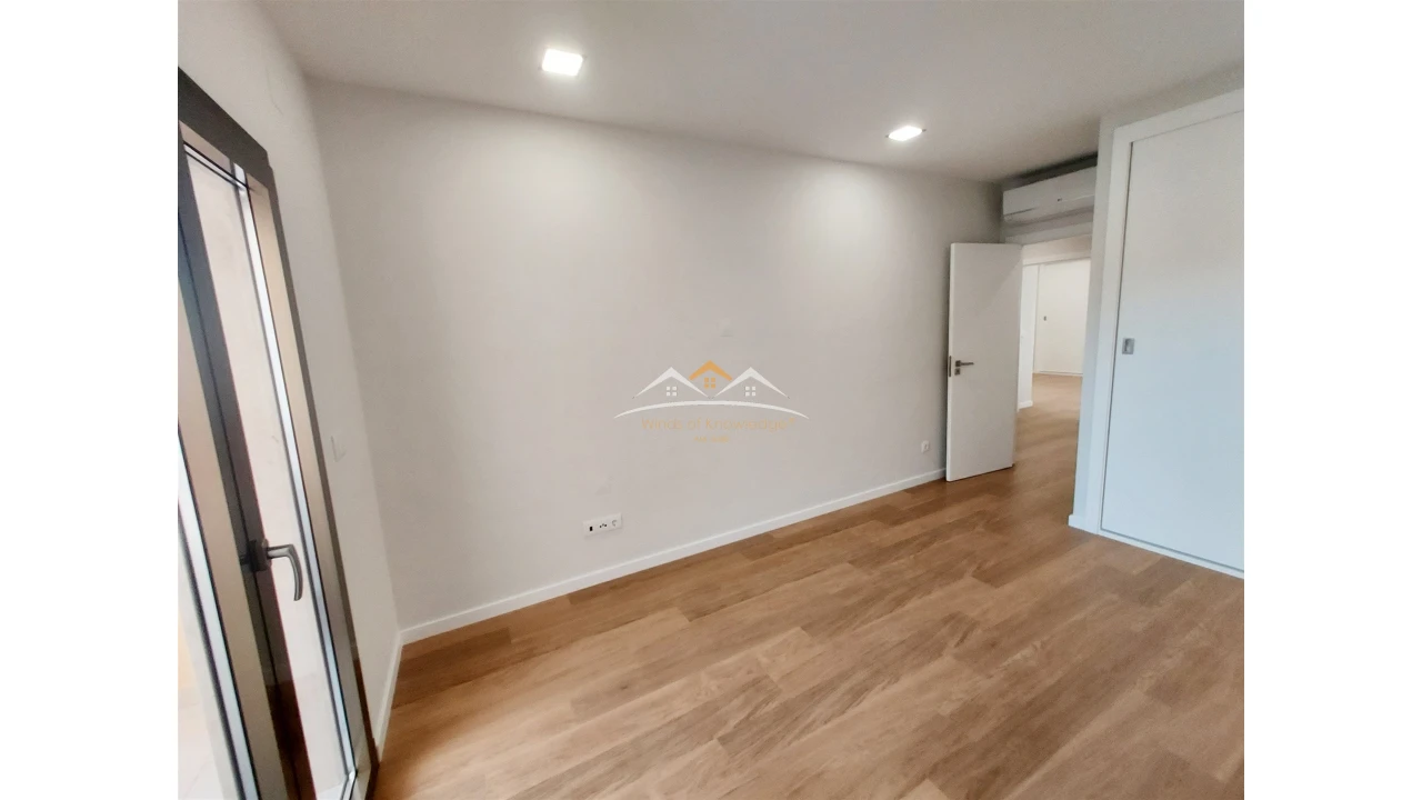Apartamento T4 para Venda em São João Baptista e Santa Maria dos Olivais Foto 16