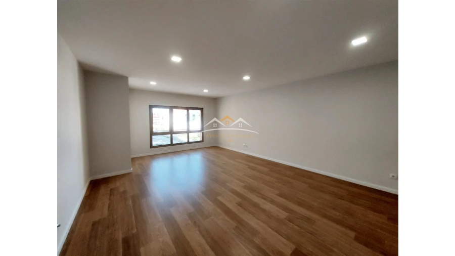 Apartamento T4 para Venda em São João Baptista e Santa Maria dos Olivais Foto 9