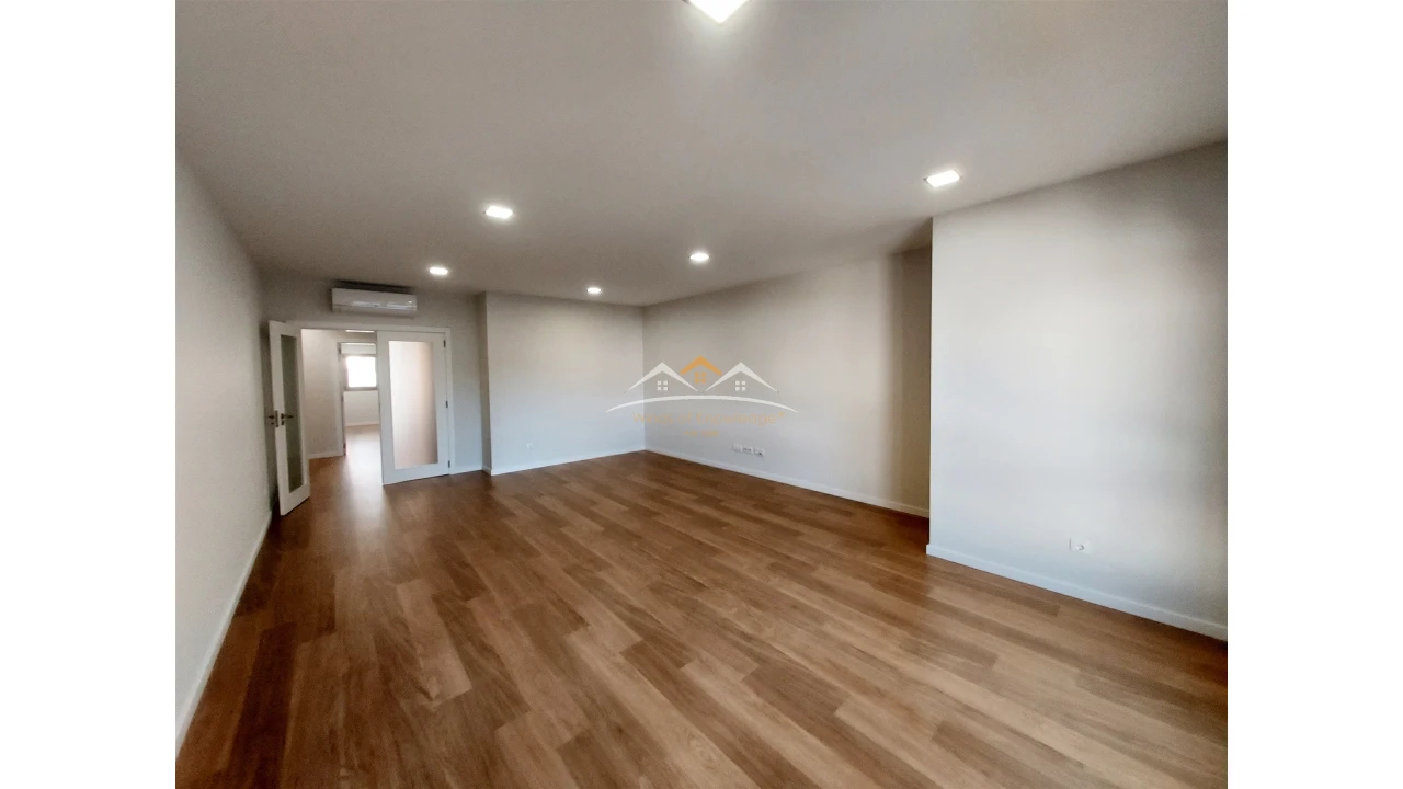 Apartamento T4 para Venda em São João Baptista e Santa Maria dos Olivais Foto 8