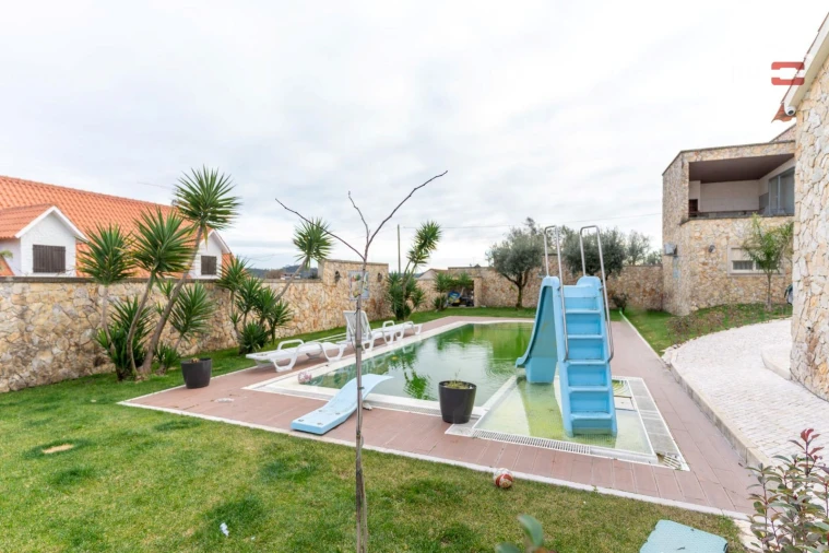 Moradia T5 para Venda em Freixianda, Ribeira do Fárrio e Formigais Foto 2