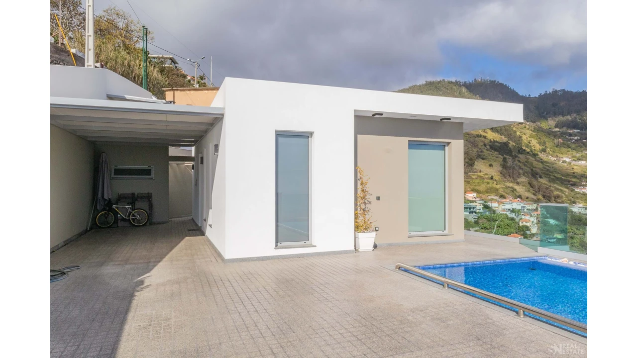 Moradia T2 para Venda em Arco da Calheta Foto 7