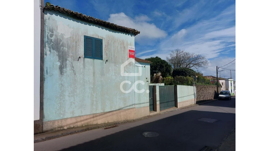 Moradia T3 para Venda em Arrifes Foto 1