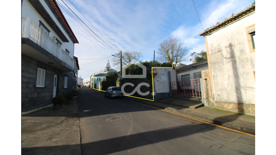 Moradia T3 para Venda em Arrifes Foto 2