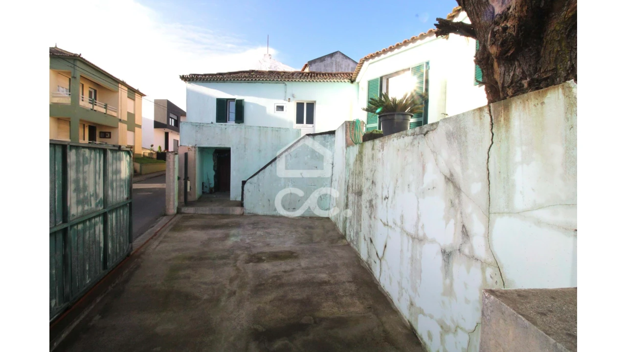 Moradia T3 para Venda em Arrifes Foto 14