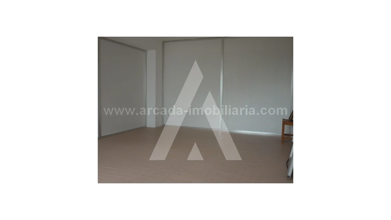 Escritório para Arrendamento em Oliveira do Bairro Foto 1