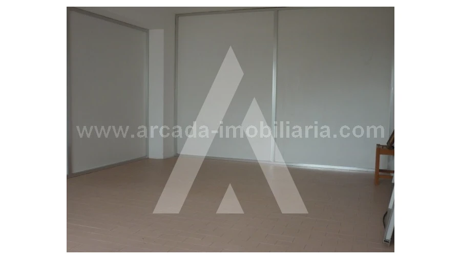 Escritório para Arrendamento em Oliveira do Bairro Foto 1