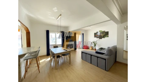 Apartamento T3 para Venda em Laranjeiro e Feijó