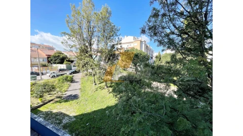 Apartamento T3 para Venda em Laranjeiro e Feijó
