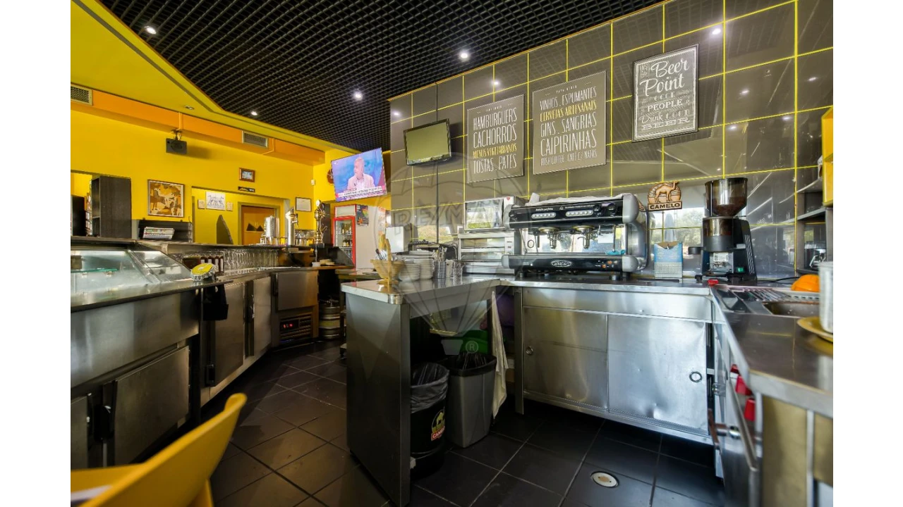 Loja para Venda em Tamengos, Aguim e Óis do Bairro Foto 5