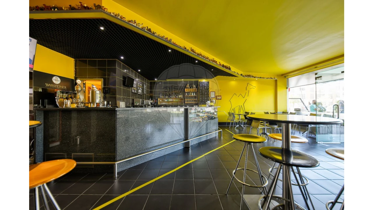 Loja para Venda em Tamengos, Aguim e Óis do Bairro Foto 8