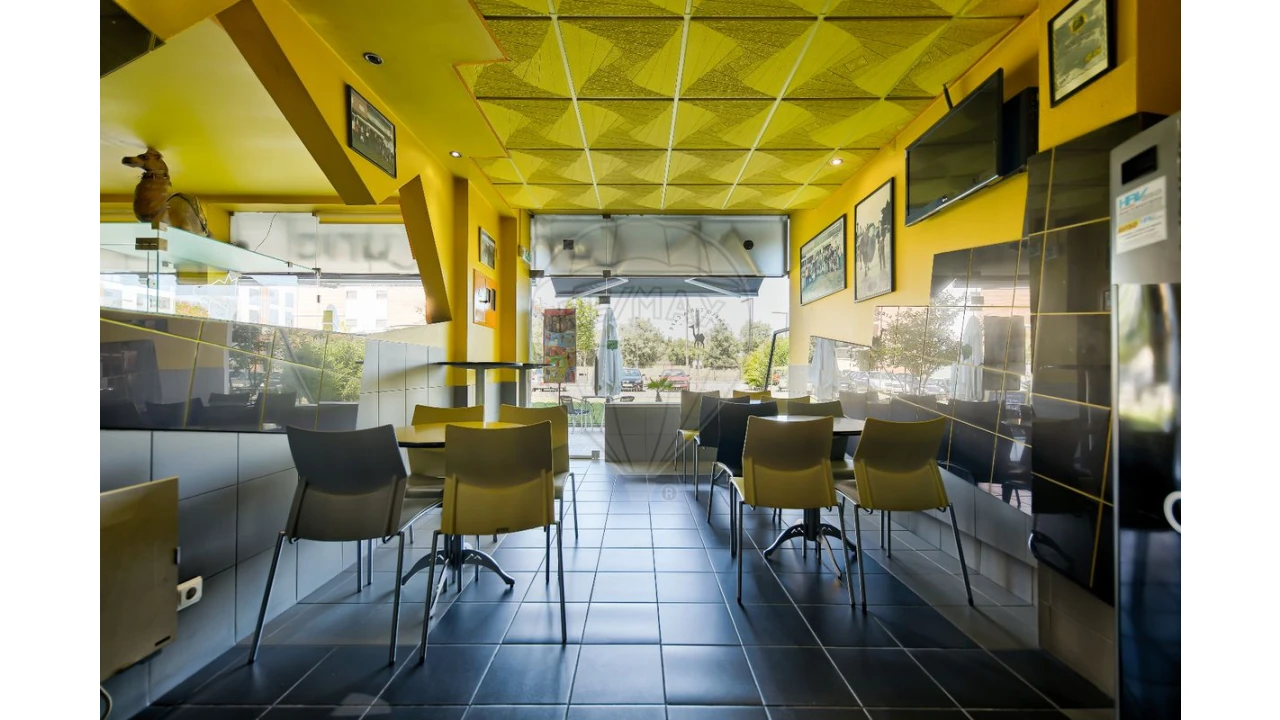 Loja para Venda em Tamengos, Aguim e Óis do Bairro Foto 12