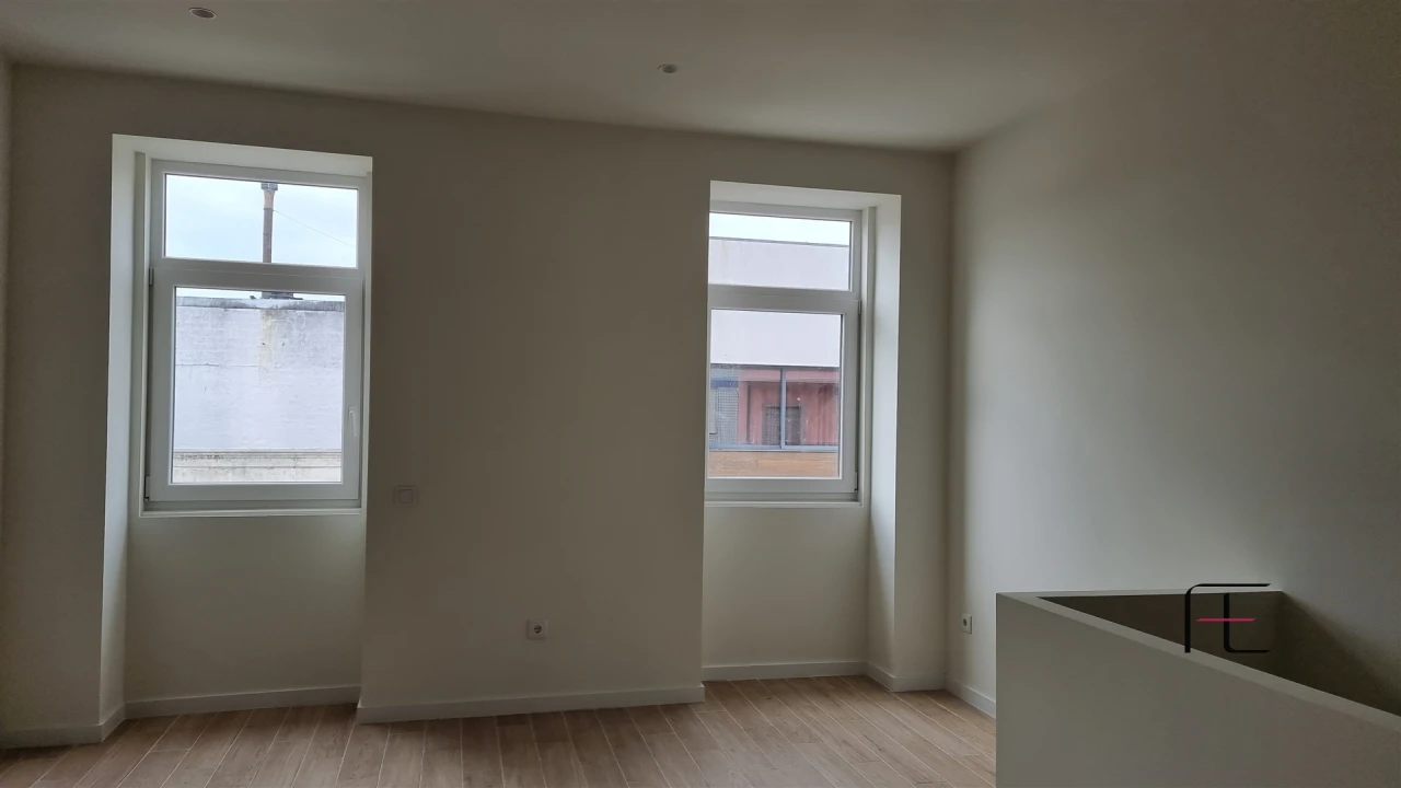 Prédio para Venda em Santa Marinha e São Pedro da Afurada Foto 10