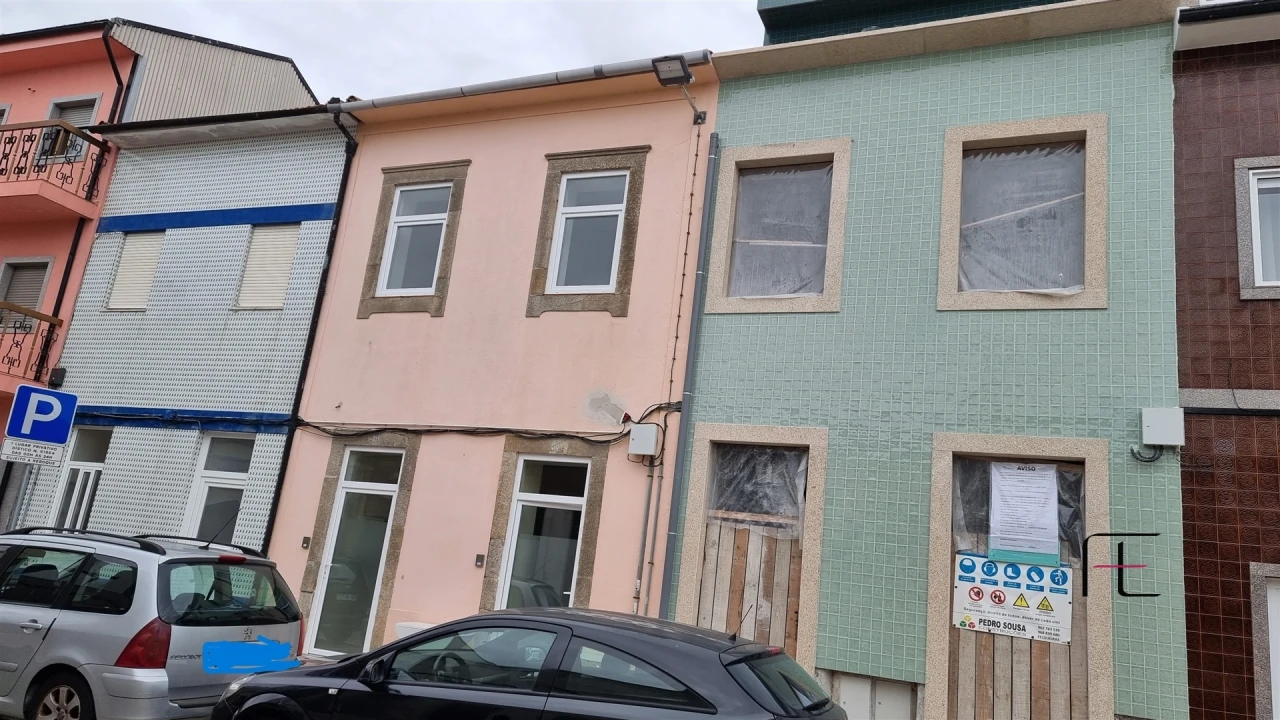 Prédio para Venda em Santa Marinha e São Pedro da Afurada Foto 1