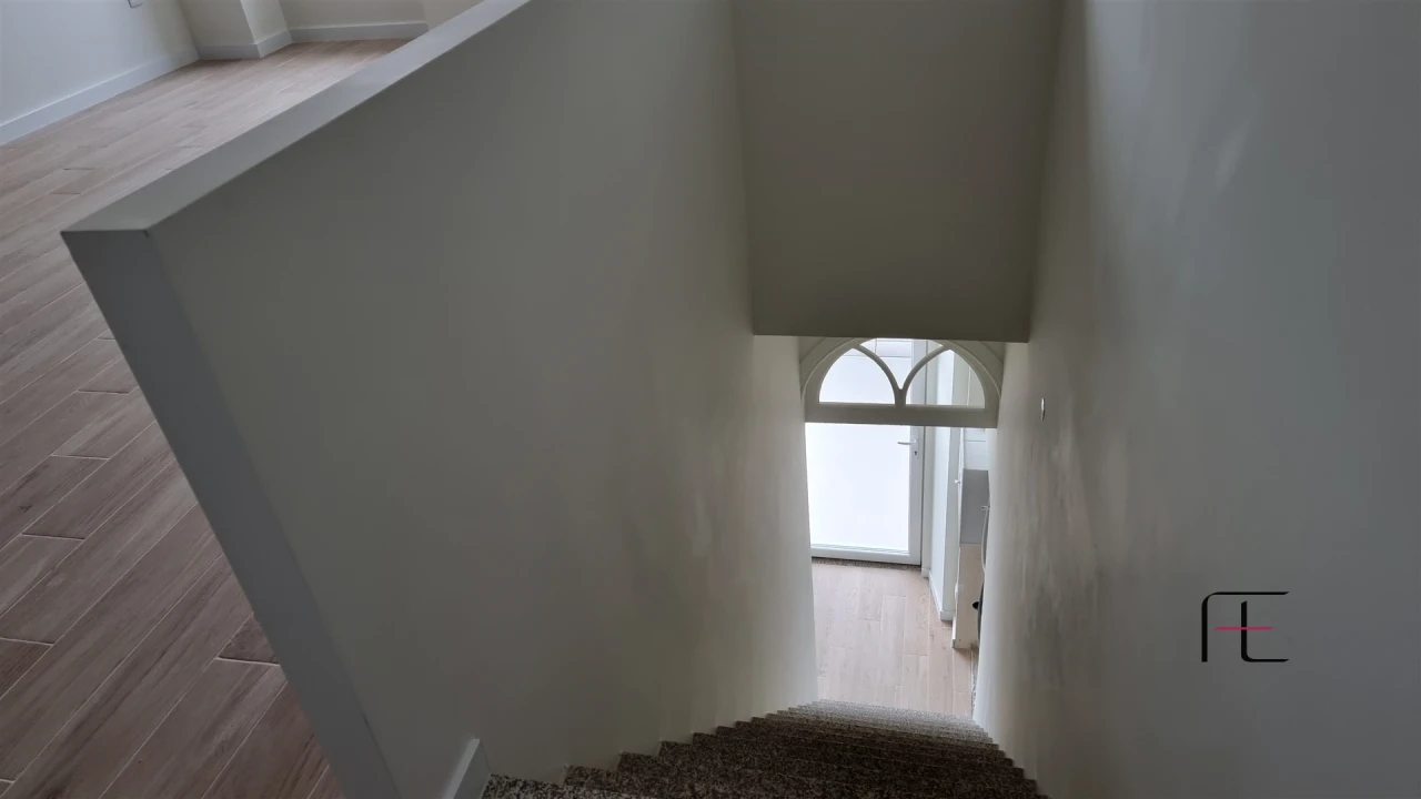 Prédio para Venda em Santa Marinha e São Pedro da Afurada Foto 8