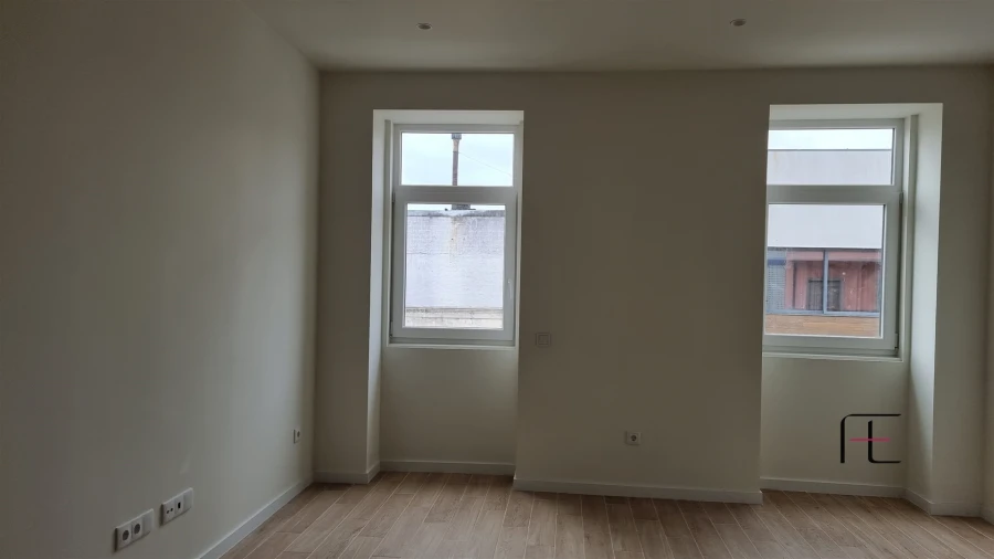 Prédio para Venda em Santa Marinha e São Pedro da Afurada Foto 7