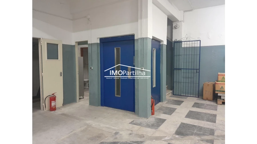 Armazém para Venda em Santa Iria de Azoia, São João da Talha e Bobadela Foto 14