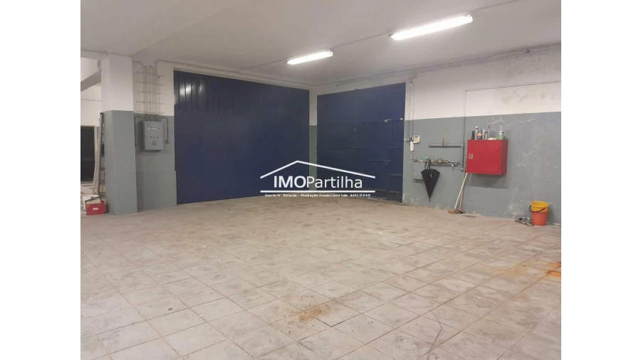 Armazém para Venda em Santa Iria de Azoia, São João da Talha e Bobadela Foto 1
