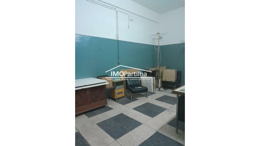 Armazém para Venda em Santa Iria de Azoia, São João da Talha e Bobadela Foto 3