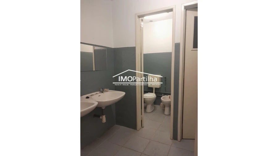 Armazém para Venda em Santa Iria de Azoia, São João da Talha e Bobadela Foto 12