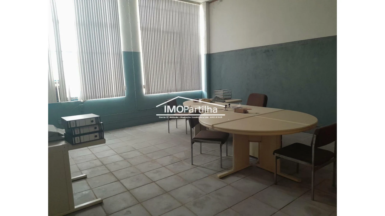 Armazém para Venda em Santa Iria de Azoia, São João da Talha e Bobadela Foto 10