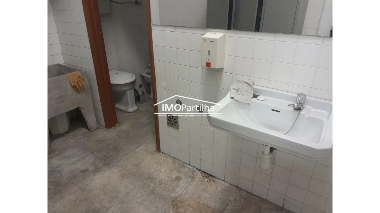 Armazém para Venda em Santa Iria de Azoia, São João da Talha e Bobadela Foto 6