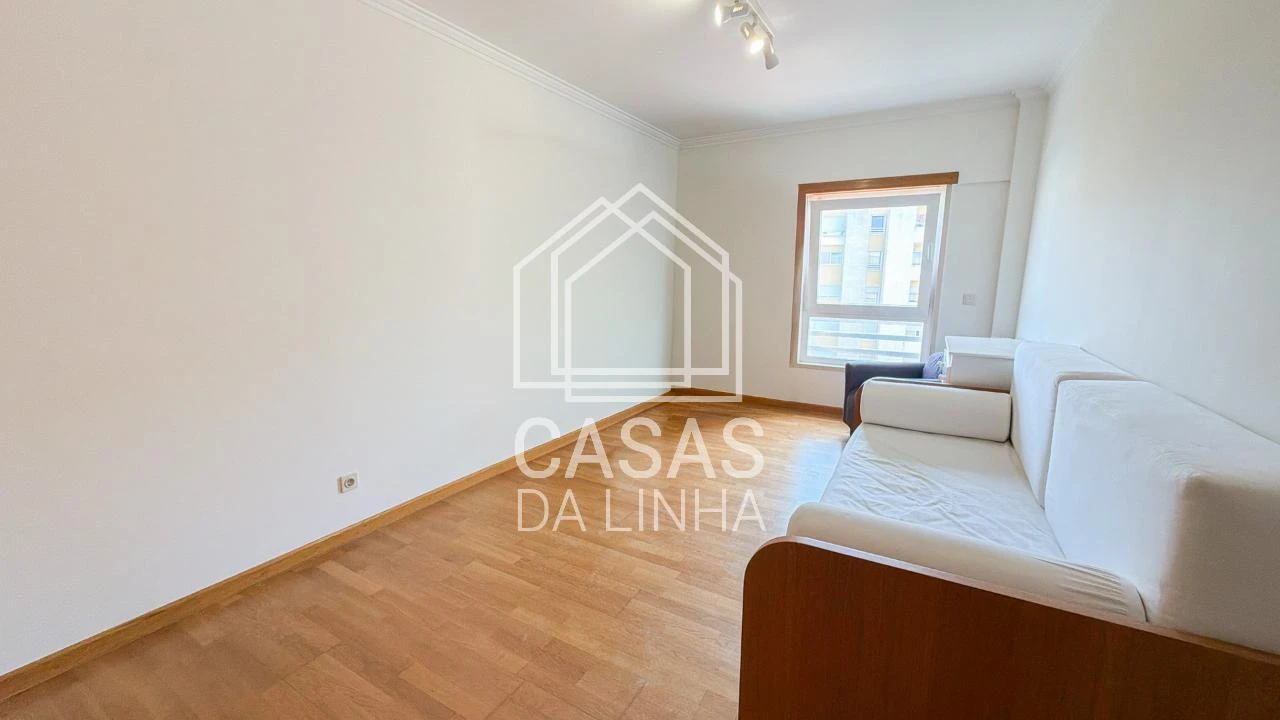 Apartamento T3 para Arrendamento em Carcavelos e Parede Foto 32