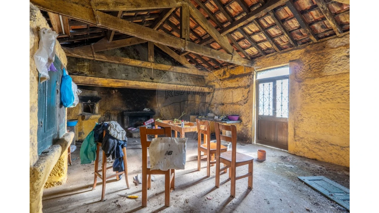 Moradia T4 para Venda em Fonte Arcada Foto 18