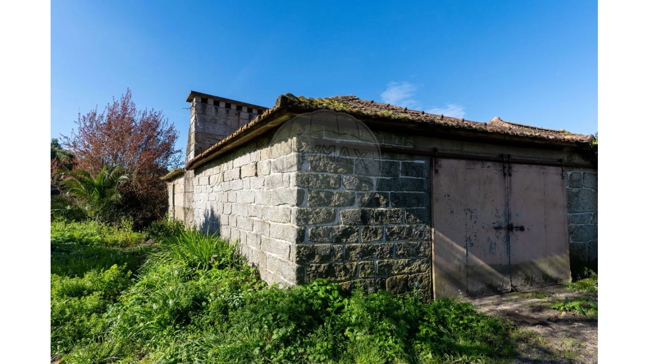 Moradia T4 para Venda em Fonte Arcada Foto 44