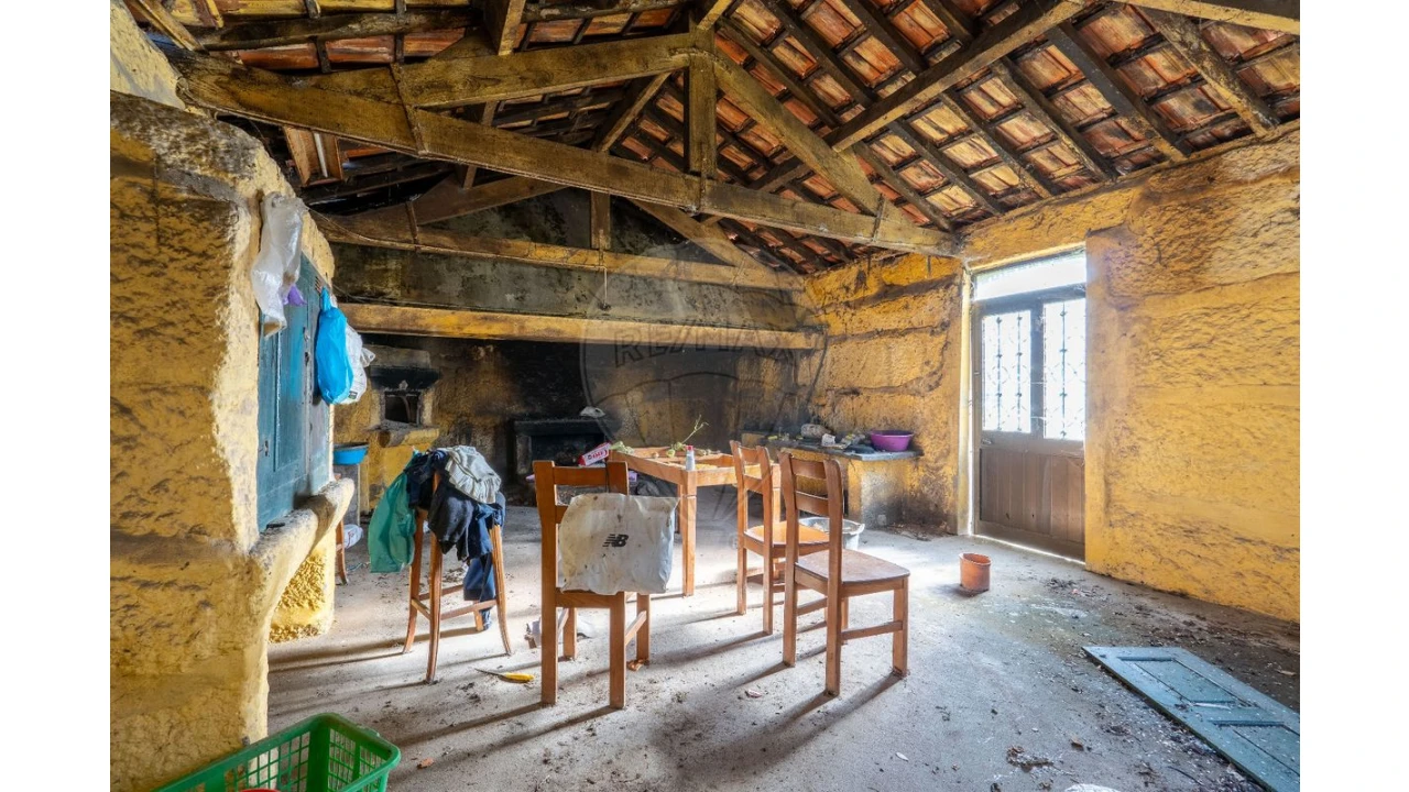 Moradia T4 para Venda em Fonte Arcada Foto 19