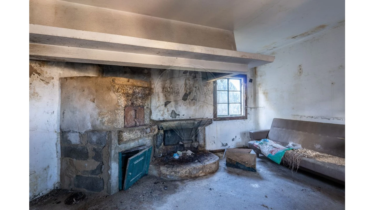 Moradia T4 para Venda em Fonte Arcada Foto 39