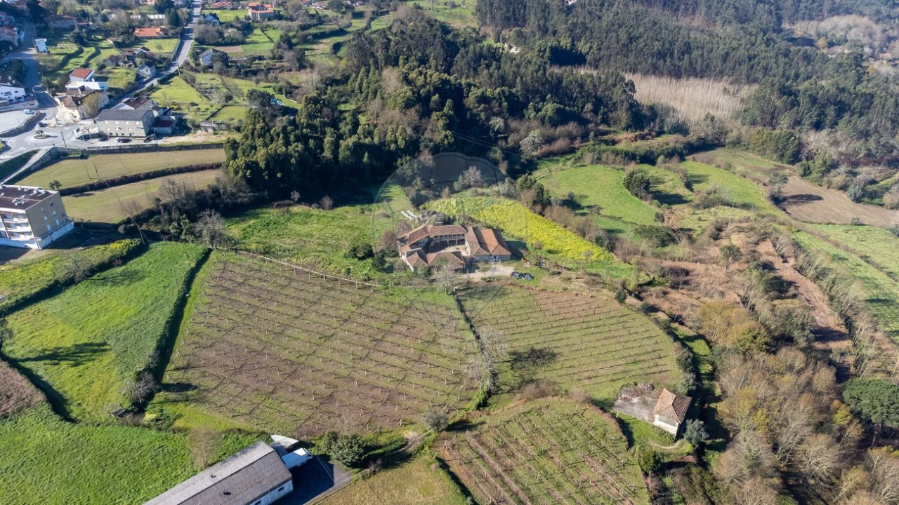 Moradia T4 para Venda em Fonte Arcada Foto 9