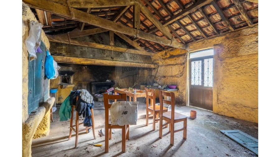 Moradia T4 para Venda em Fonte Arcada Foto 18