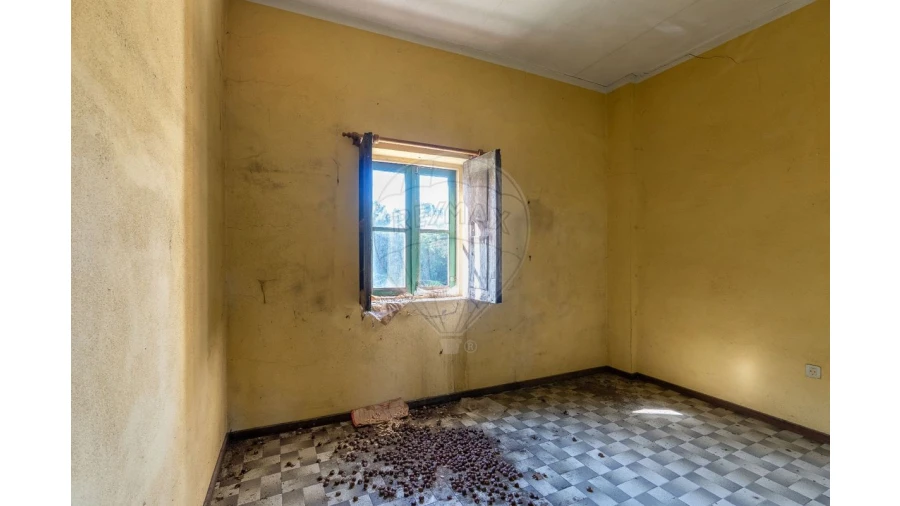 Moradia T4 para Venda em Fonte Arcada Foto 22