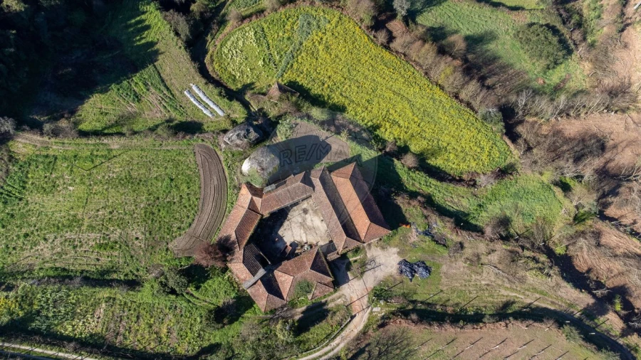 Moradia T4 para Venda em Fonte Arcada Foto 2