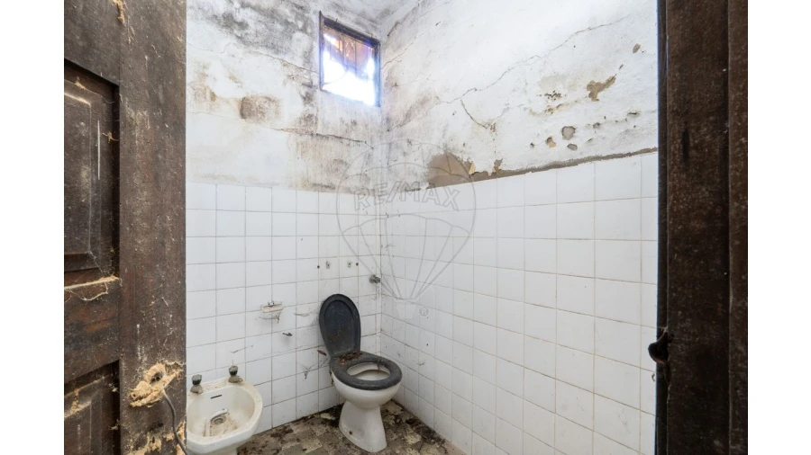 Moradia T4 para Venda em Fonte Arcada Foto 28