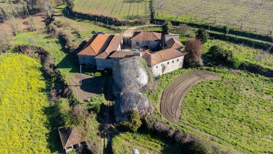 Moradia T4 para Venda em Fonte Arcada Foto 3