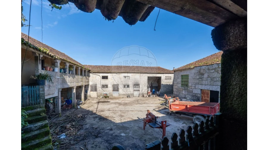 Moradia T4 para Venda em Fonte Arcada Foto 10