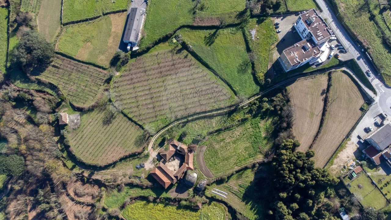 Moradia T4 para Venda em Fonte Arcada Foto 6