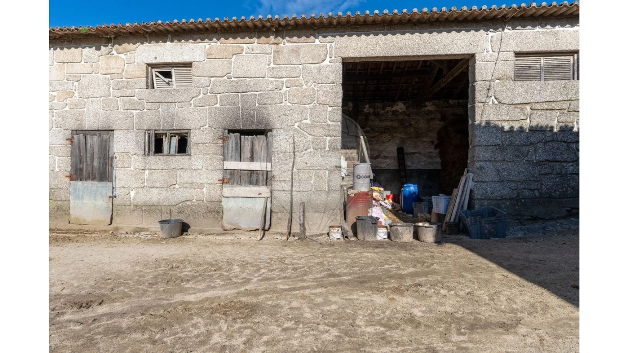 Moradia T4 para Venda em Fonte Arcada Foto 15