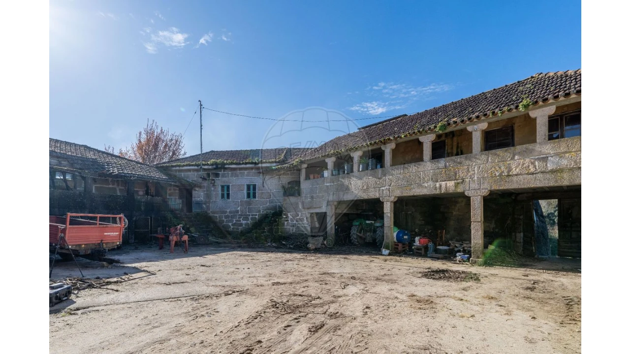 Moradia T4 para Venda em Fonte Arcada Foto 14