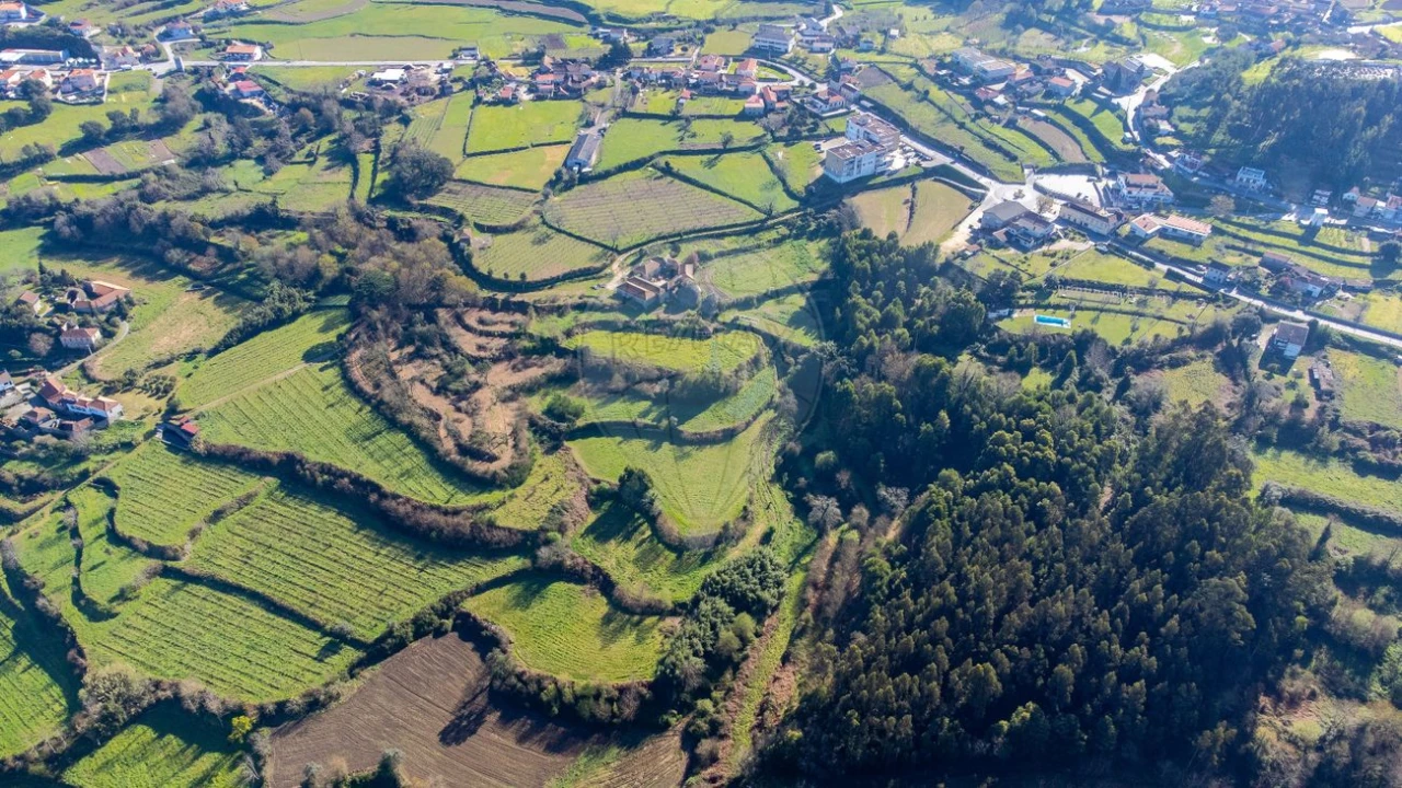 Moradia T4 para Venda em Fonte Arcada Foto 8