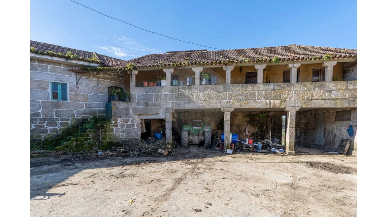 Moradia T4 para Venda em Fonte Arcada Foto 11