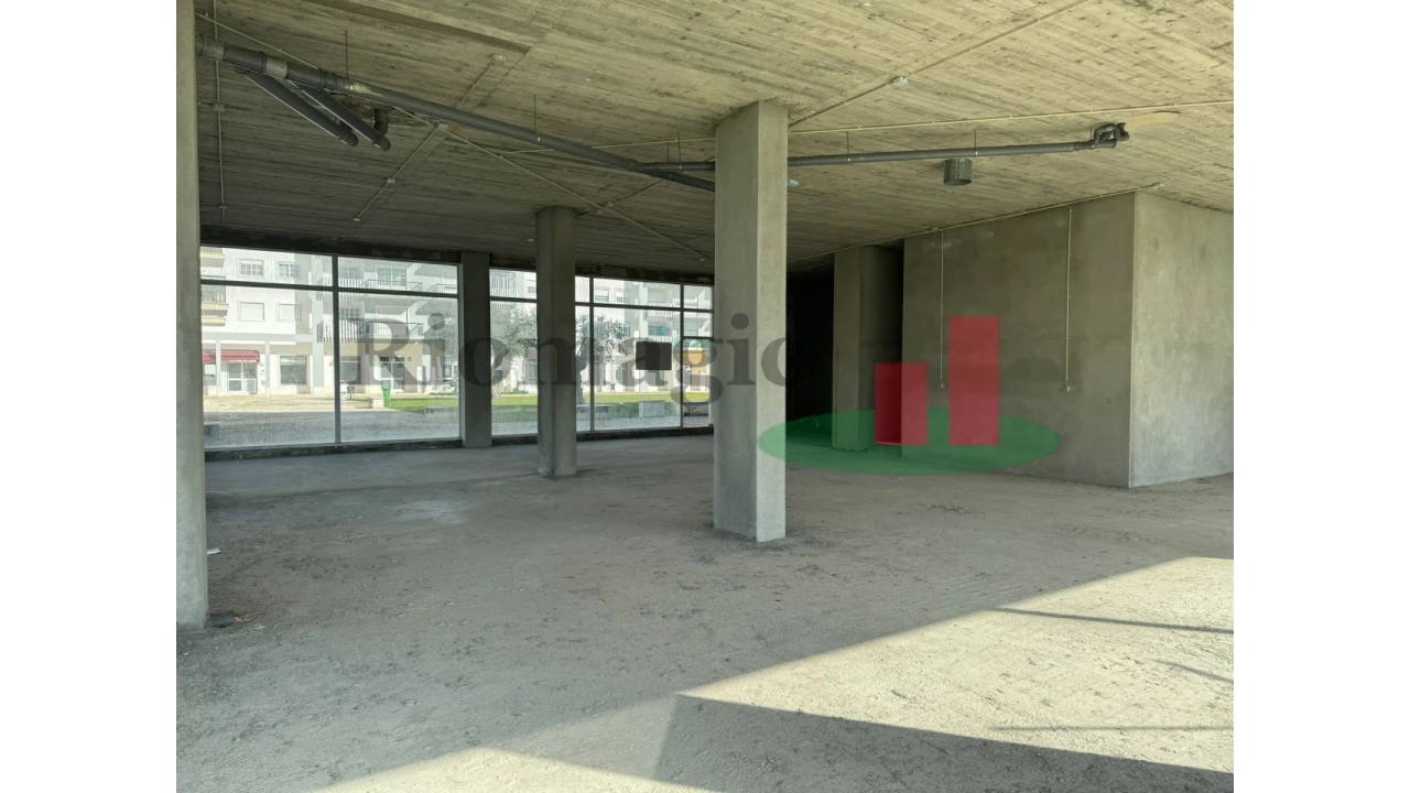 Loja para Venda em Azambuja Foto 17