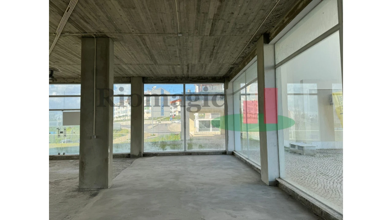 Loja para Venda em Azambuja Foto 6