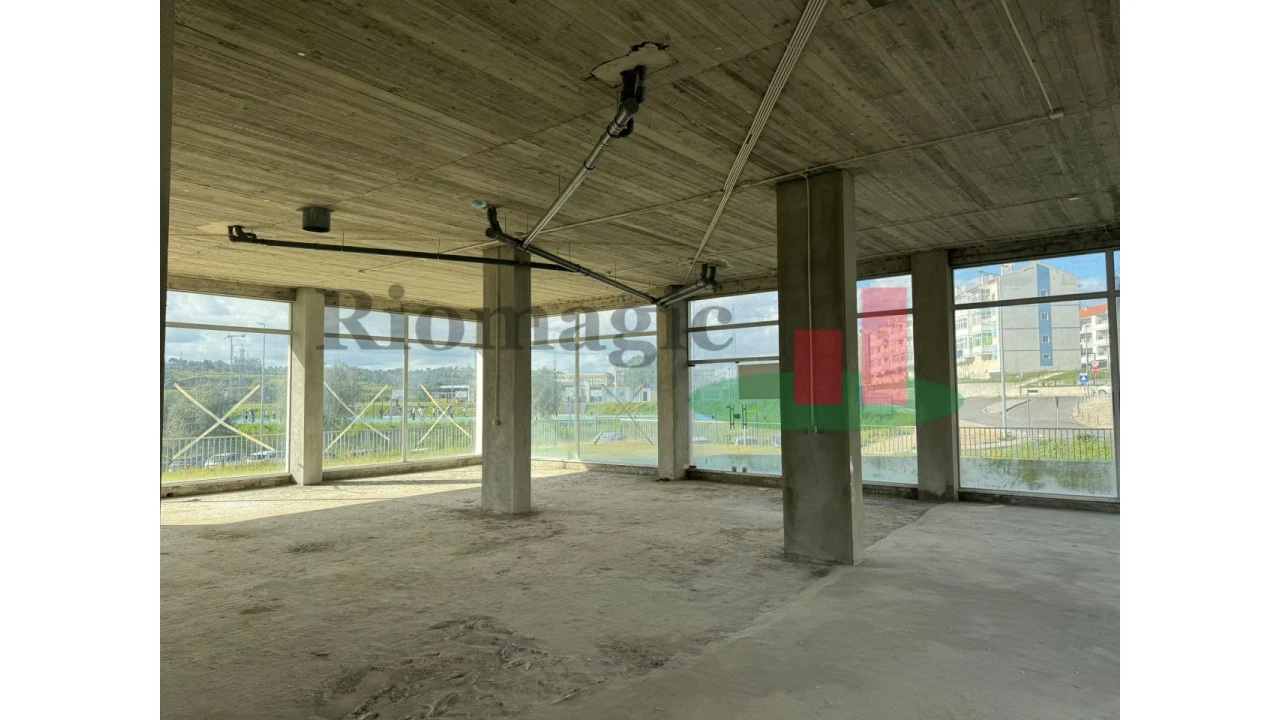 Loja para Venda em Azambuja Foto 10