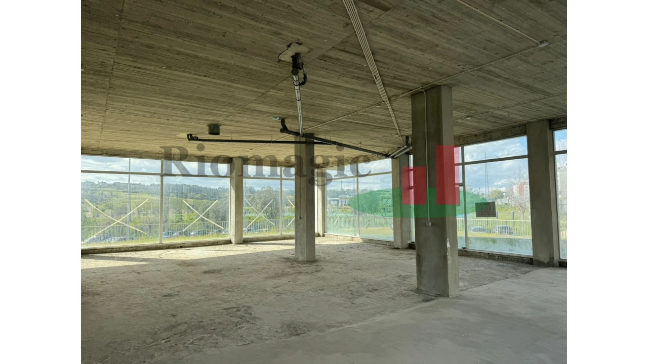 Loja para Venda em Azambuja Foto 7