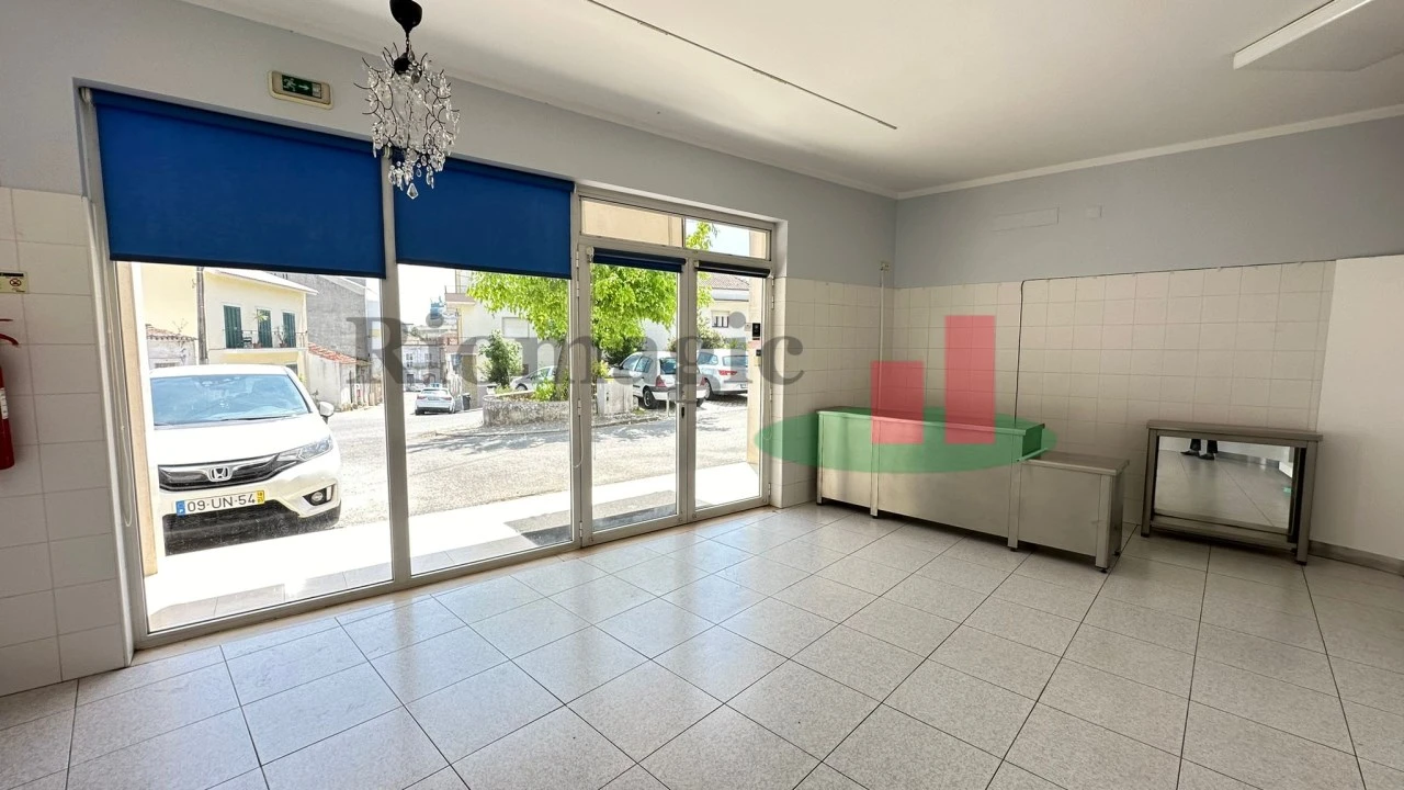 Loja para Venda em Rio Maior Foto 2