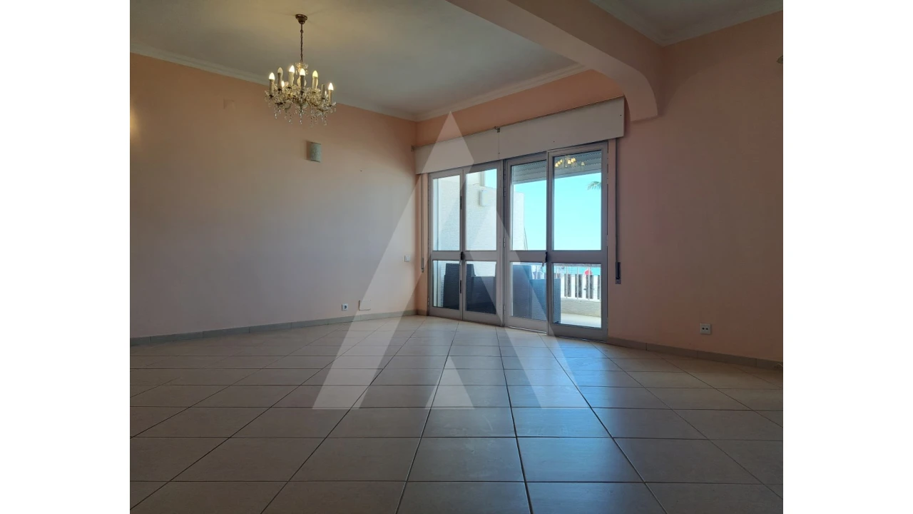 Apartamento T2 para Venda em Quarteira Foto 8