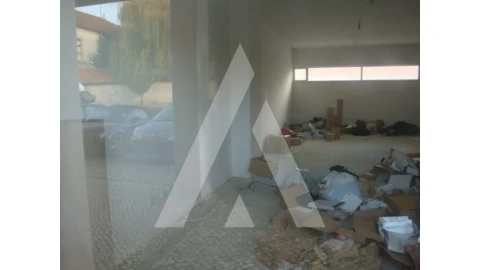 Loja para Venda em Barrô e Aguada de Baixo