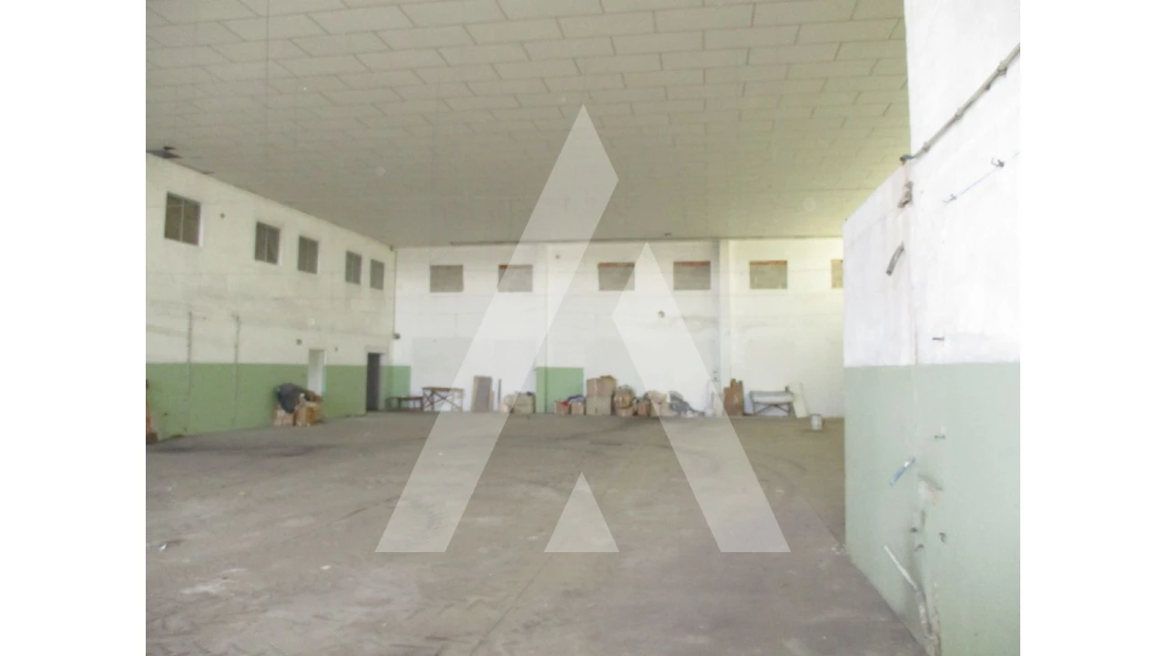 Armazém para Venda em Sangalhos Foto 1